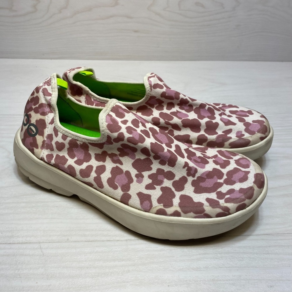 OOFOS OOmg Eezee Slip On Sneakers Womens Size 9 Canvas Pink Rose Leopard Print